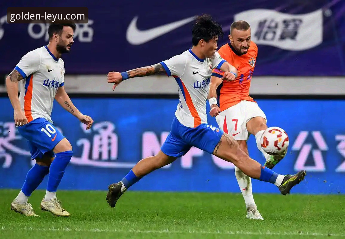 青岛海牛3-1力克上海海港：时隔13年复仇之战，乐鱼体育平台见证中超冷门